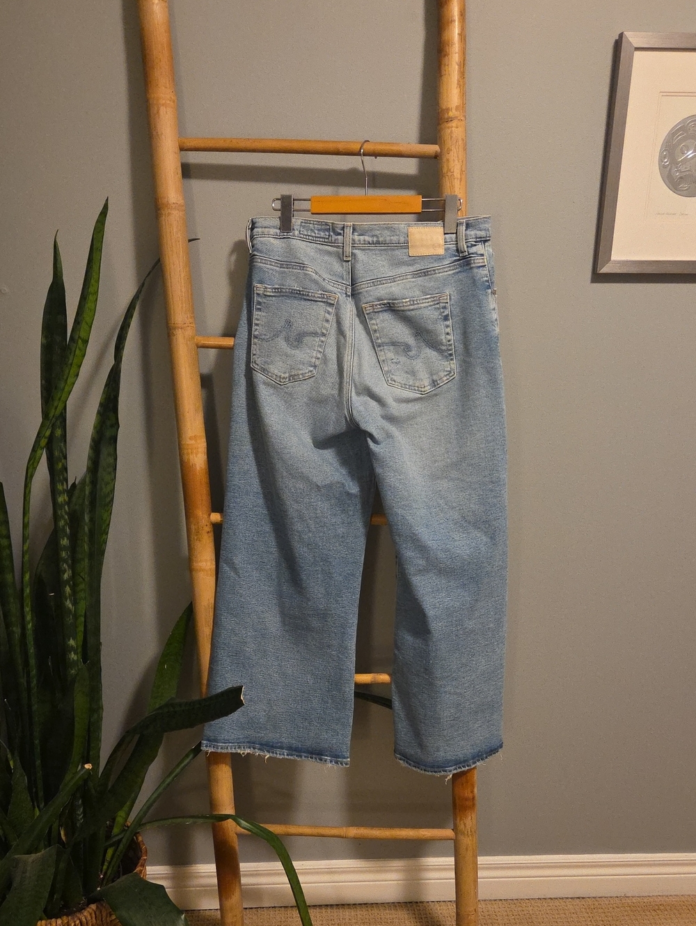Ag Adriano Goldschmied SAIGE Straight-Leg Cropped Jeans - Picture 6 of 10